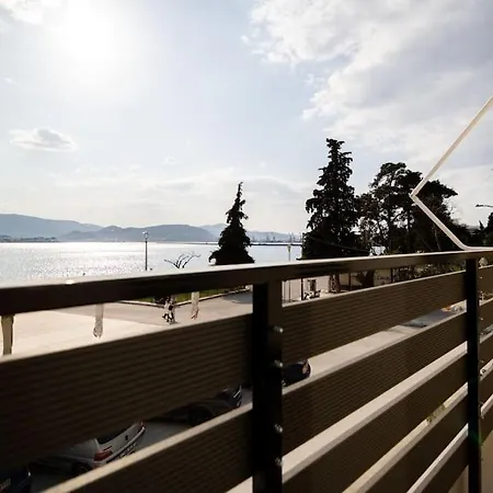 La Casa New Coastal & Jacuzzi Apartman Vólosz