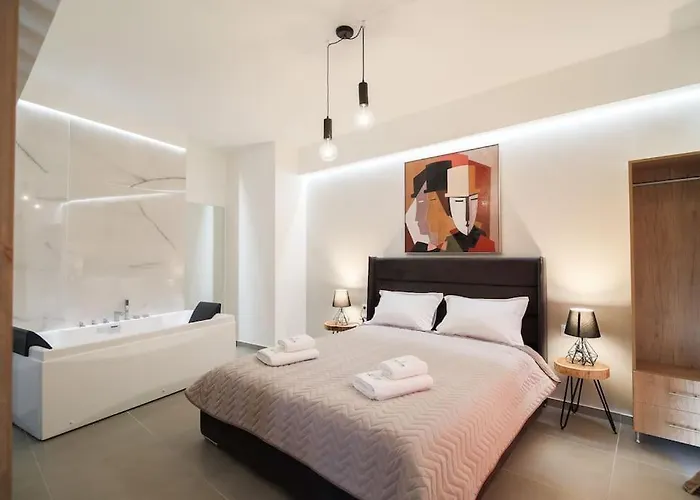 La Casa New Coastal & Jacuzzi